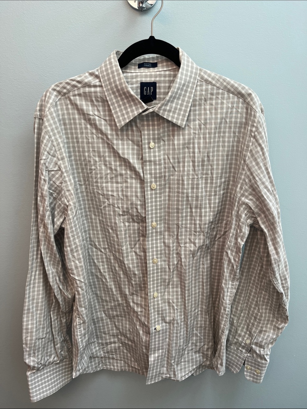 GAP Men’s Gray and White Gingham Button-Up Shirt